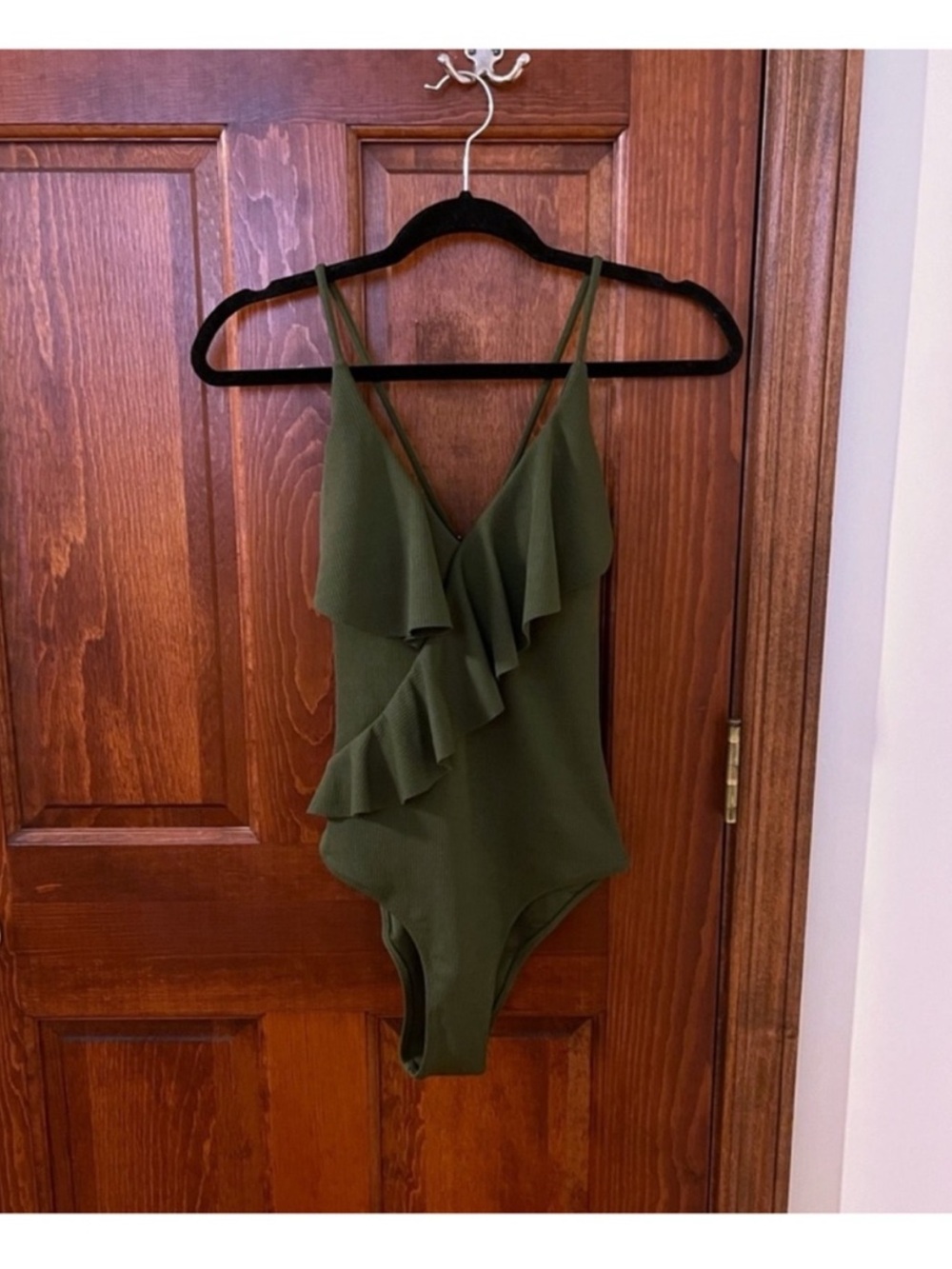 CUPSHE Happy Ending Ribbed Ruffle One Piece Swimsuit Bathing Suit NWT Sz S